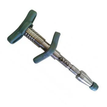 Profissional de quiropraxia realizando atendimento na Clínica Sphera