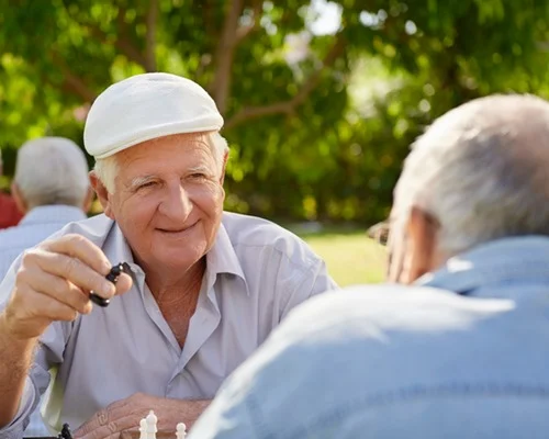 Profissional de terapia ocupacional realizando atendimento na Clínica Sphera