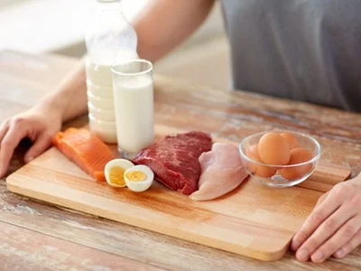 Profissional de nutricao clinica realizando atendimento na Clínica Sphera