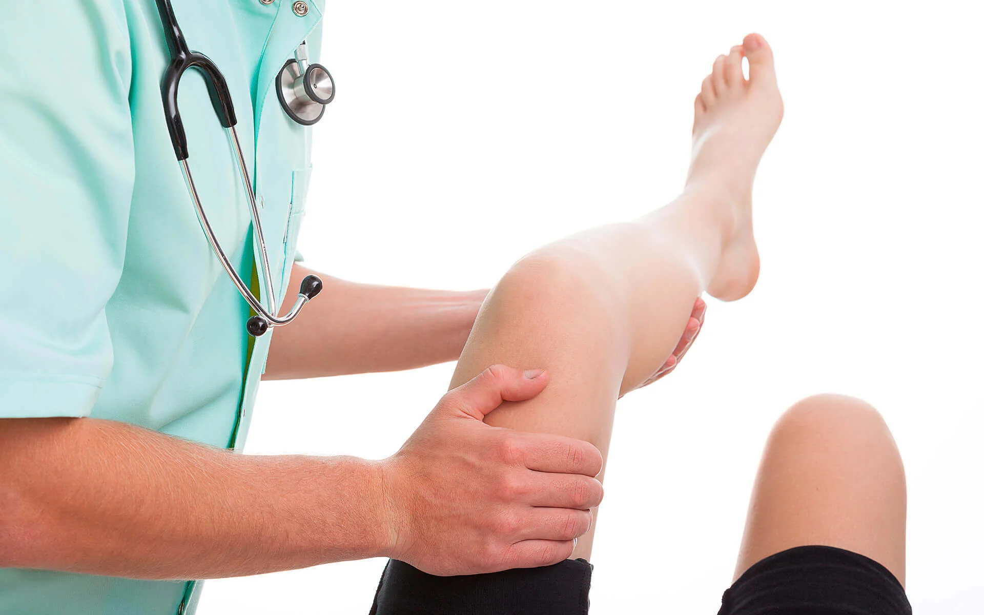 Profissional de fisioterapia ortopedica realizando atendimento na Clínica Sphera