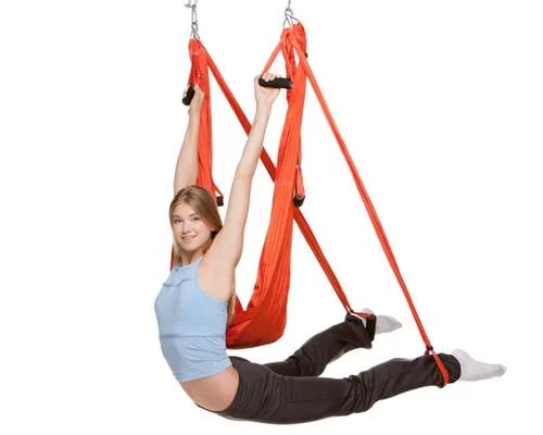 Profissional de pilates studio realizando atendimento na Clínica Sphera