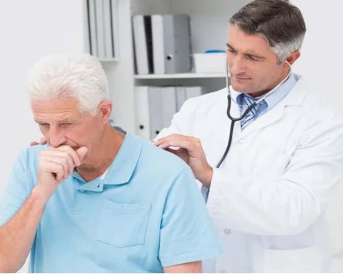 Profissional de fisioterapia respiratoria realizando atendimento na Clínica Sphera