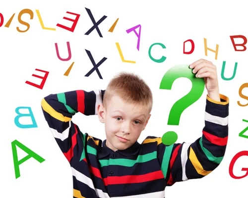 Profissional de avaliacao do processamento auditivo central pac realizando atendimento na Clínica Sphera