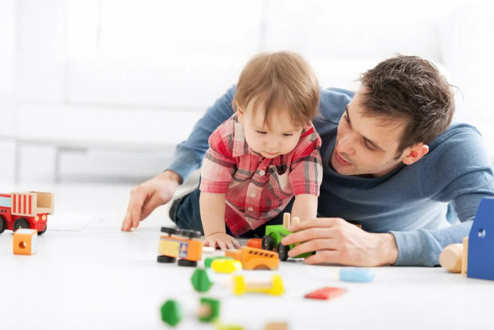 Profissional de terapias fonoaudiologico realizando atendimento na Clínica Sphera